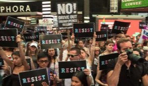 Trump interdit l'armée aux transgenres, New York manifeste