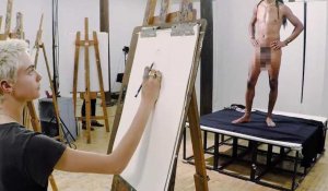 Cara Delevingne se met au dessin de nu, et c'est très drôle à regarder