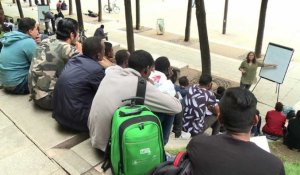 Place Stalingrad à Paris, des cours de français pour migrants