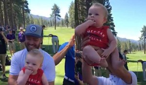 Justin Timberlake accepte de porter le bébé d'un fan et ce qui se passe est génial