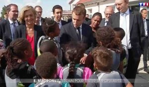 Un enfant tacle Emmanuel Macron sur sa femme - ZAPPING ACTU DU 04/08/2017