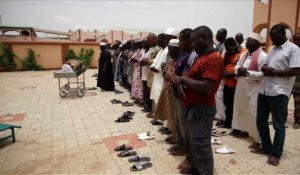 Attentat à Ouagadougou: le Burkina Faso enterre ses victimes