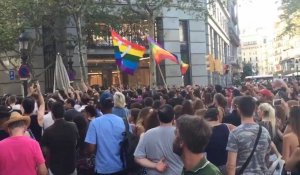 "No Pasaran" : des antifascistes contre une manifestation d'extrême droite après l'attentat à Barcelone