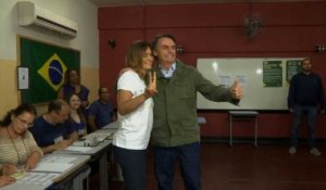 Le candidat d'extrême droite Jair Bolsonaro (PSL) vote
