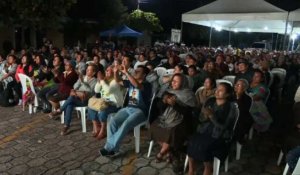 Salvador: des fidèles suivent la canonisation du martyr Romero