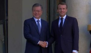 Emmanuel Macron reçoit son homologue sud-coréen à l'Elysée