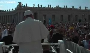 Le pape prononce sept canonisations