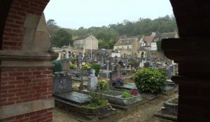 Dernier hommage à Aznavour au cimetière de Montfort-l'Amaury