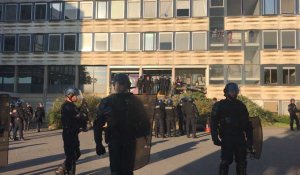 Rennes. Les CRS débloquent la fac sous les applaudissements des étudiants