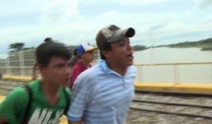 La 'caravane' de migrants force la frontière Guatemala-Mexique