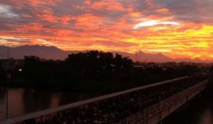 Guatemala-Mexique: survol à l'aube de la caravane de migrants