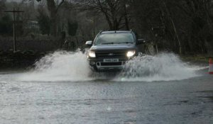 Routes gorgées d'eau et débris dans le Yorkshire suite à la tempête Isha