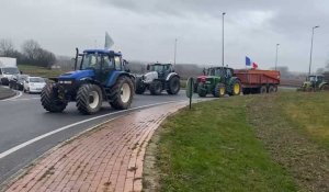 Les agriculteurs rassemblés à Lillers avant de partir bloquer Béthune