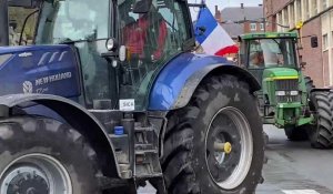 Arras : les agriculteurs investissent la place de la préfecture
