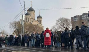Funérailles de Navalny: des milliers de personnes rassemblées près de l'église