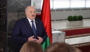 Au Bélarus, les "élections" de dimanche ont renforcé le régime autoritaire du président Loukachenko
