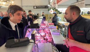 Visite d'Attal sur le marché de Royan en Charente-Maritime