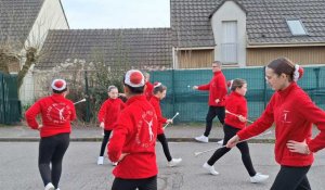 Les majorettes de Villers-Cotterêts défilent pour carnaval 