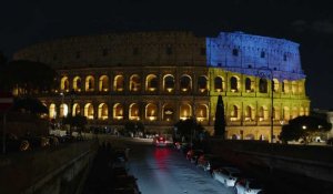 A Rome, le Colisée est illuminé aux couleurs de l’Ukraine