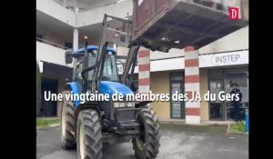Les Jeunes Agriculteurs du Gers murent le centre des finances publiques de L'Isle-Jourdain