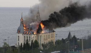 Guerre en Ukraine : à Odessa, le "château d'Harry Potter" en flammes