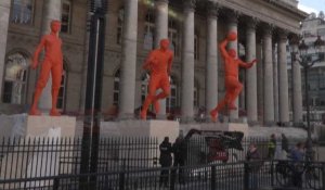 VIDÉO. Kylian Mbappé, LeBron James... Des statues géantes de sportifs à Paris