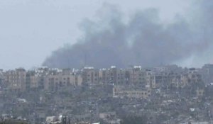 De la fumée s'élève au-dessus du nord de la bande de Gaza