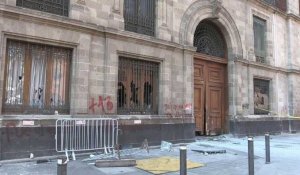 Mexique: porte du palais présidentiel enfoncée par des manifestants