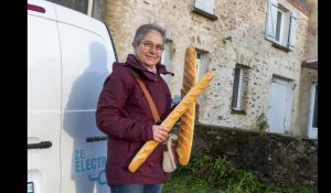 Dans la campagne, de villages en villages, c'est la dernière tournée de la livreuse du pain