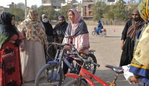 Pakistan: des femmes au guidon de motos bravent les traditions