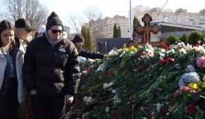 Russie: les partisans d'Alexeï Navalny affluent sur sa tombe pour lui rendre hommage