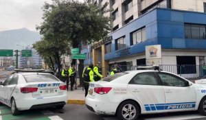 Quito : La police devant le bureau du procureur avant le transfert de Glas en prison