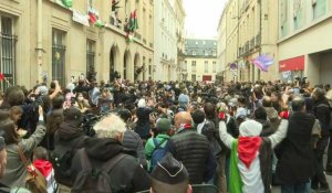 Mobilisation propalestinienne à Sciences Po Paris: des CRS aux abords de l'école