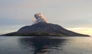 Indonésie: nouvelle éruption du volcan Ruang, les habitants en alerte