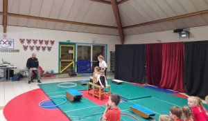 Marconne projet cirque de l'école avec Cirque Cavale