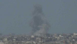 La fumée s'élève au-dessus du centre de Gaza