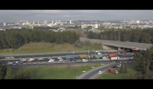 Nîmes :barrage des agriculteurs sur l'autoroute A9