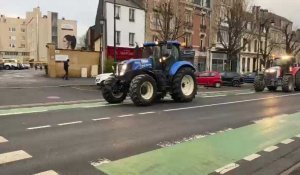 Les agriculteurs manifestent en tracteur à Charleville-Mézières