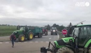 VIDÉO. Colère des agriculteurs en Finistère : les manifestants vont passer la nuit à Ploudaniel
