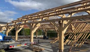 À Thin-le-Moutier, la nouvelle halle en bois prend forme