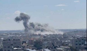De la fumée s'élève au-dessus de Rafah après des frappes israéliennes