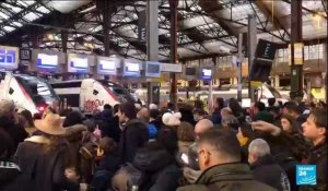 France : les contrôleurs de la SNCF sont en grève, les voyageurs cherchent d'autres solutions pour se déplacer