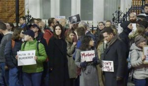 Rassemblement devant l'ambassade de Russie à Londres à la suite du décès d'Alexeï Navalny