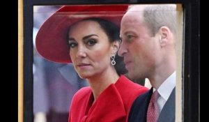 Kate Middleton dans la tourmente : le prince William réapparaît tout sourire alors que la...