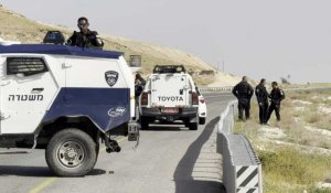 Cisjordanie : les forces de sécurité israéliennes sur les lieux de l'attaque d'un bus scolaire