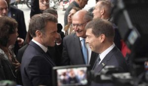 Emmanuel Macron arrive à un forum économique franco-brésilien
