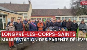 Manifestation des parents d'élèves à Longpré