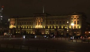 Le roi Charles III atteint d'une "forme de cancer" : images à l'extérieur de Buckingham Palace