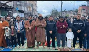 Gaza: au milieu des destructions, les Palestiniens prient pour l'Aïd al-Fitr