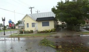 Des vents violents et de la pluie s'abattent sur la Floride alors que l'ouragan Ian s'intensifie